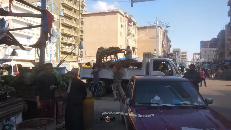 حملات مستمرة علي شوارع مرسى مطروح للقضاء على اشغالات الباعة الجائلين