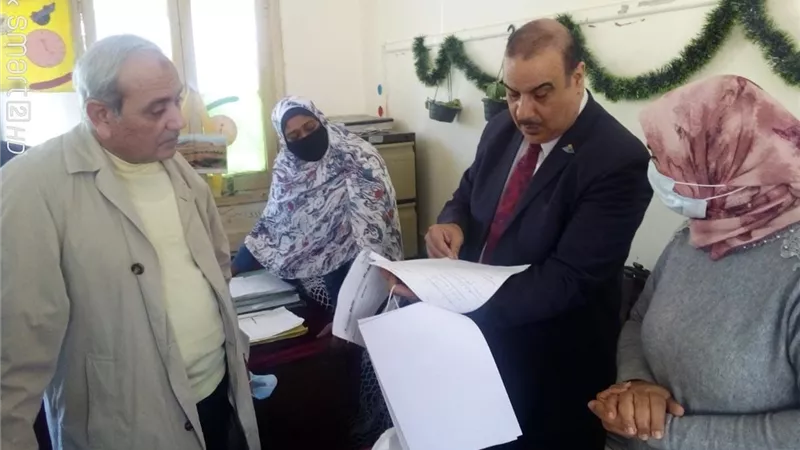 وكيل التعليم بمطروح يحيل مسئولي أمن الإدارة للتحقيق بسبب الاهمال في العمل
