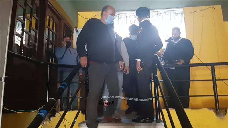 غلق وتشميع كافية بمطروح غير ملتزم بالاجراءات الاحترازية للوقاية من كورونا