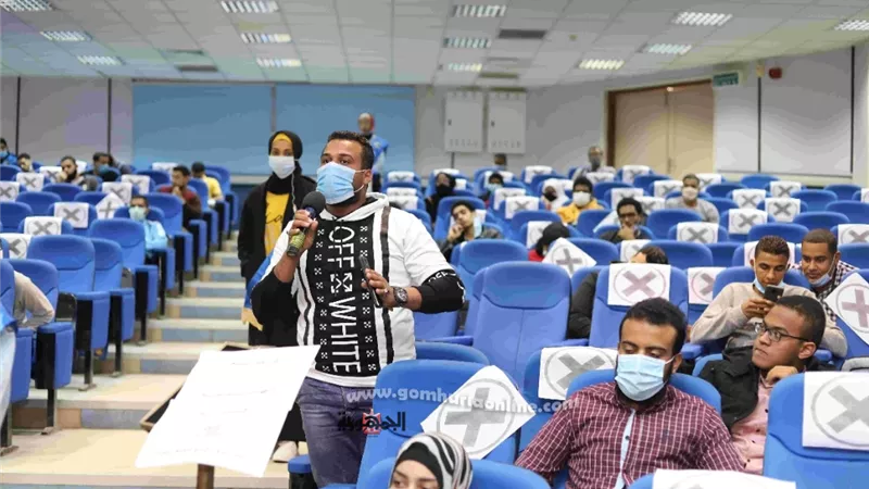 رئيس جامعة جنوب الوادي يشهد فعاليات ثاني ايام الاسبوع الثقافي
