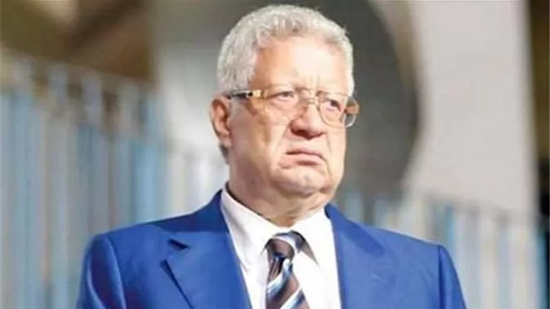 مرتضى منصور يغادر نادى الزمالك بعد إيقاف مجلسه