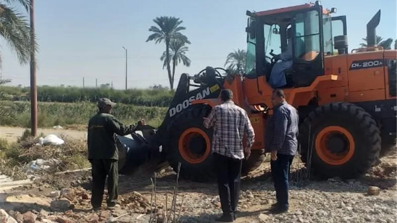 إزالة تعديات بالبناء فى البياضية جنوب شرق الأقصر