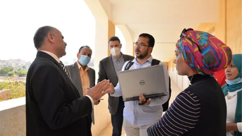 رئيس جامعة الأقصر فى زيارة تفقدية لكلية السياحة والفنادق.. بالصور