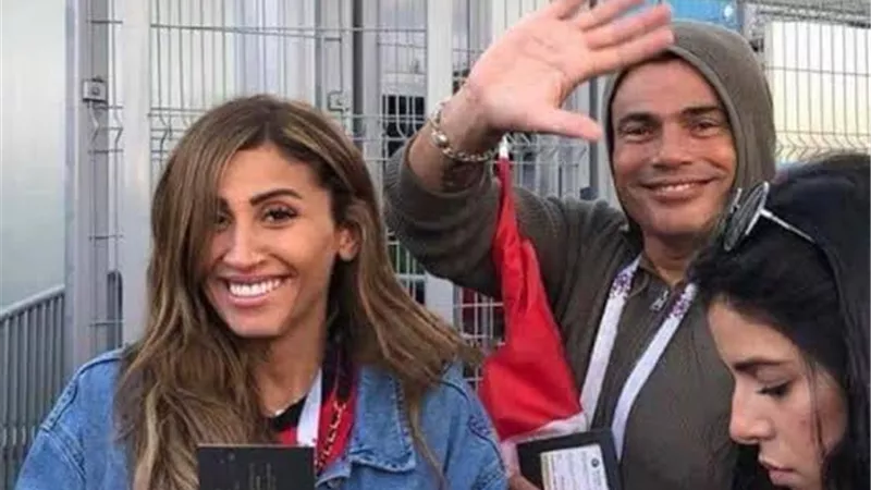 مؤشرات الصلح .. ابنتا الهضبة تتابعان حساب دينا الشربينى من جديد