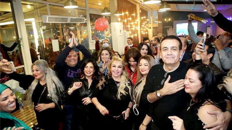 أمل رزق تحتفل بعيد ميلادها بحضور نجوم الفن والإعلام