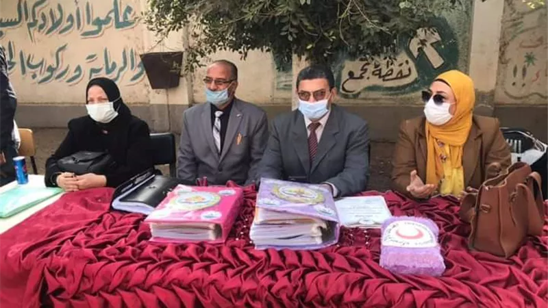 فتح الباب مشيدا بمهام أعضاء فرق الكشافة بالمدارس: تشبه فى طبيعتها المهام العسكرية