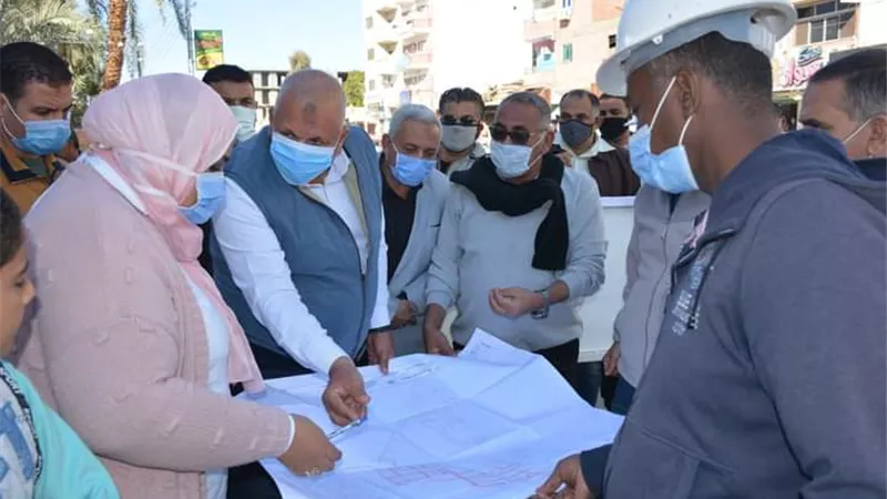 محافظ الوادى الجديد يتفقد اعمال حفر 15 كم غاز طبيعى بالخارجة