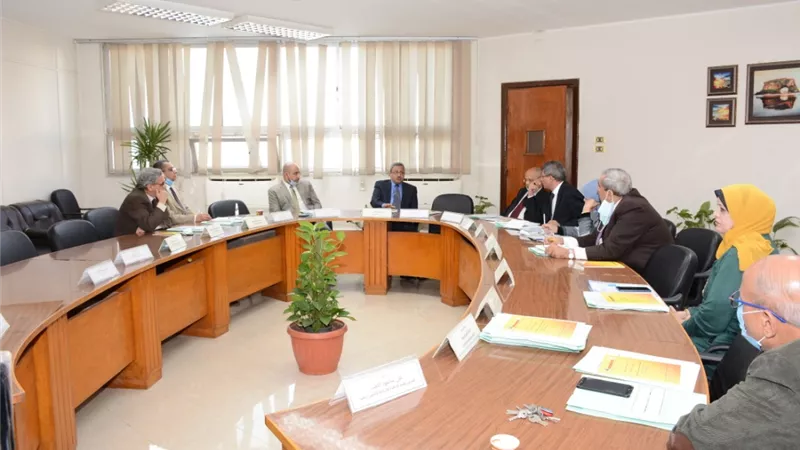كلية التجارة بأسيوط تستقبل لجنة ممثلة عن المجلس الأعلى للجامعات لاعتماد برنامج اللغة الإنجليزية