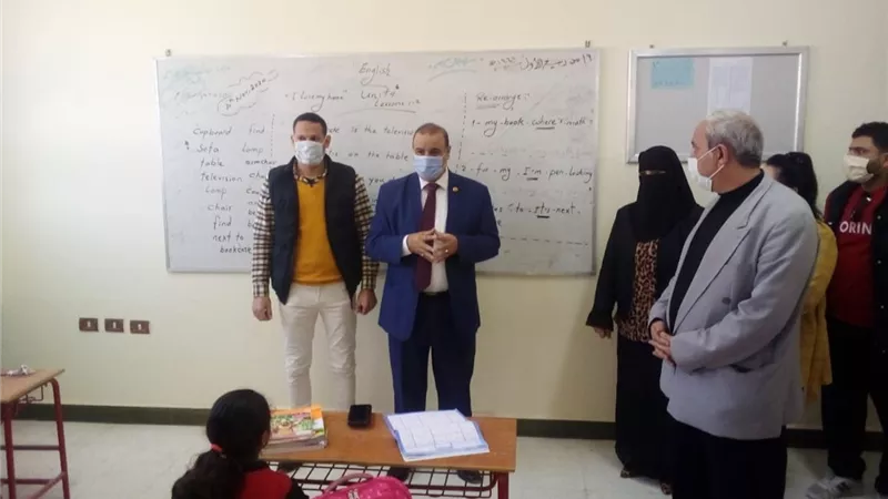 وكيل التعليم بمطروح يشيد بانضباط مدرسة حسن الشربتلي والتزامها بالإجراءات الاحترازية لمواجهة كورونا