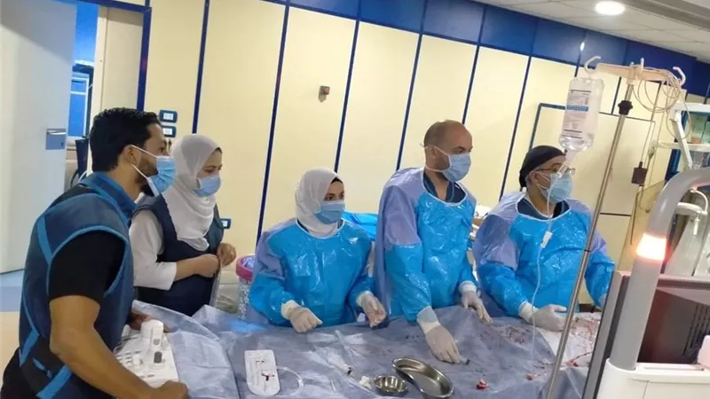 إجراء قسطرة قلبية لحالة حرجة بالعناية المركزة بمستشفي الزقازيق العام مع ٦ حالات تشخيصية وعلاجية