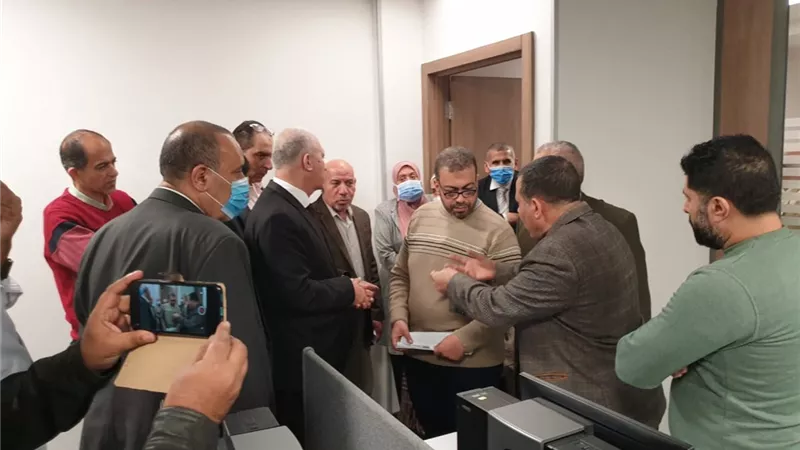 رئيس مصلحة الجمارك يتفقد بدء التشغيل التجريبى لمنظومة النافذة الواحدة بميناء الإسكندرية البحرى