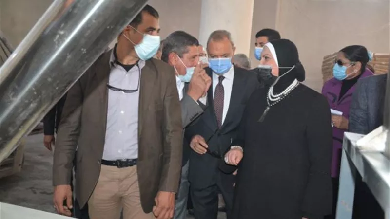 جامع ومحافظ القليوبية يتفقدان مصانع باسوس والعكرشة.. بالصور