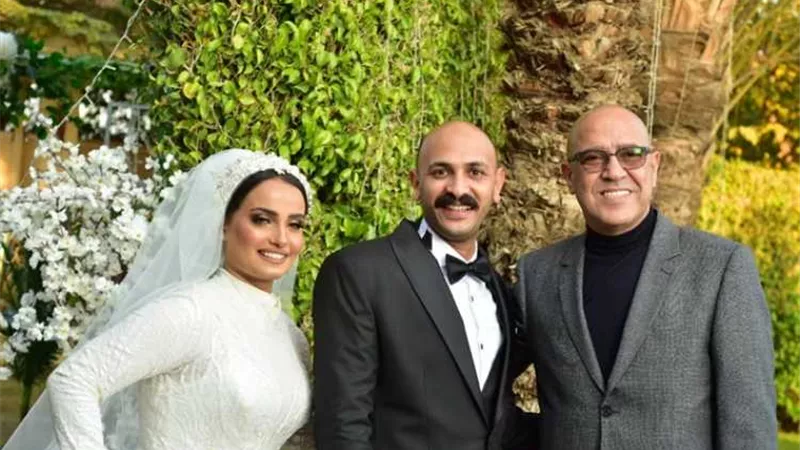 اشرف عبد الباقى يشهد على عقد زواج نجم مسرح مصر بحفل زفافه.. صور