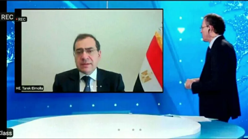عبر الفيديوكونفرانس.. وزير البترول يشارك في حوار 