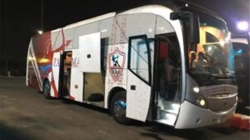 وصول حافلة الزمالك لملعب برج العرب لمواجهة طلائع الجيش فى الكأس
