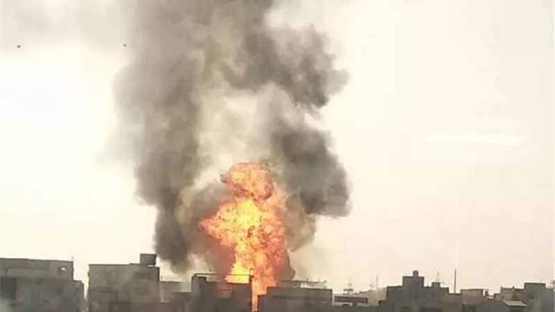 إصابة 14 عاملاً فى حريق هائل بمصنع للكيماويات بالشرقية