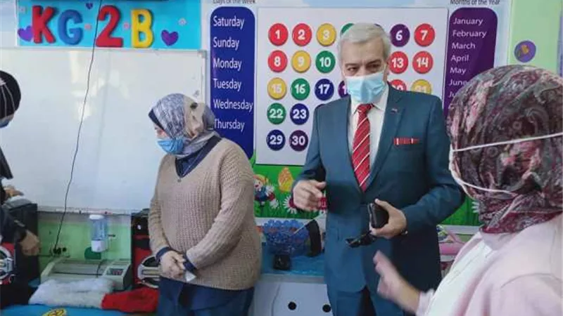 مدير تعليم الإسماعيلية يتفقد الإجراءات الاحترازية بالمدارس .صور
