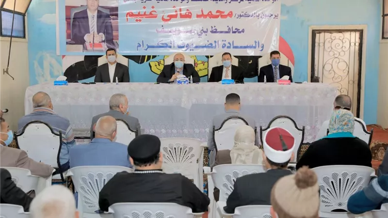 محافظ بني سويف يلتقى أهالى سمسطا