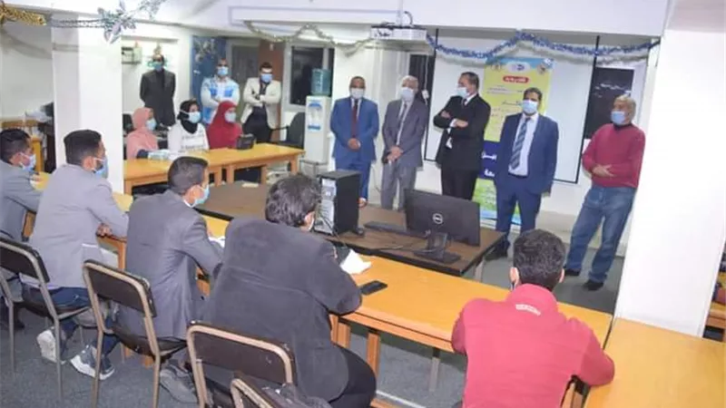 جامعة سوهاج تكرم ٦٠ طالب لاجتيازهم دورات إعداد مدربين TOT