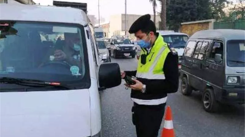 تغريم 56 سائقا امتنعوا عن إرتداء الكمامة لمواجهة كورونا فى الشرقية.. بالصور