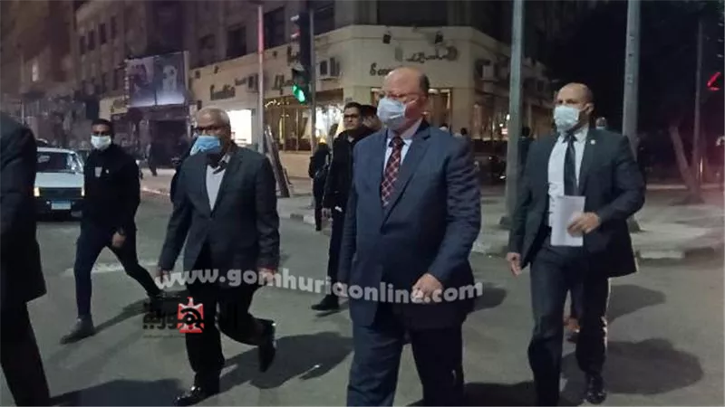 محافظ القاهرة ومدير أمن العاصمه فى جوله ليليه للتأكد من غلق المحلات طبقا لقرار رئيس مجلس الوزراء