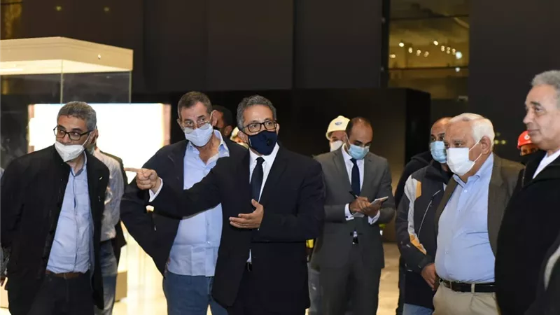 وزير السياحة والآثار يتابع استعدادات الافتتاح لمتحف عواصم مصر