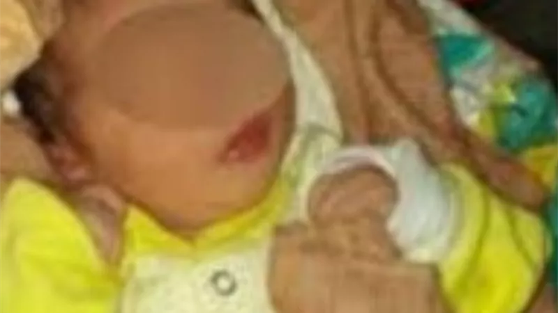 حبس ربة منزل ألقت رضيعها بالمقابر
