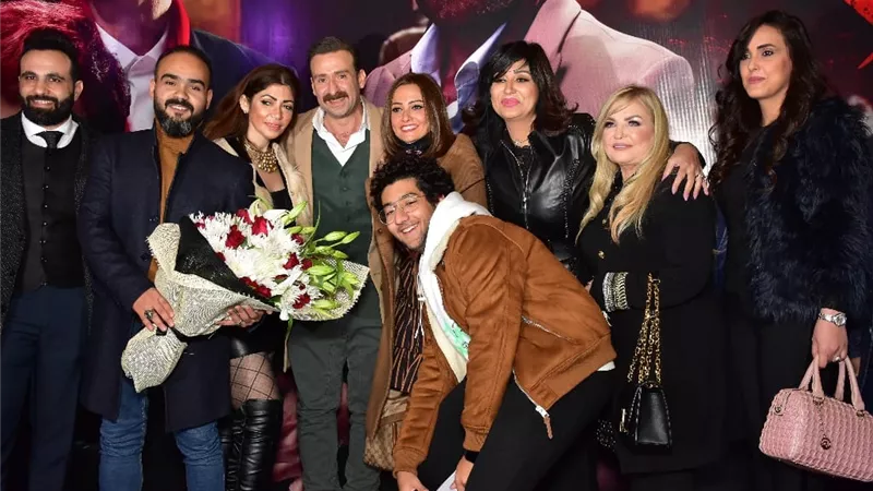 وفاء عامر وصناع فيلم 