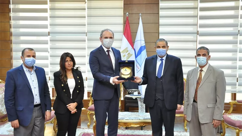 رئيس جامعة كفر الشيخ يستقبل سفير دولة 