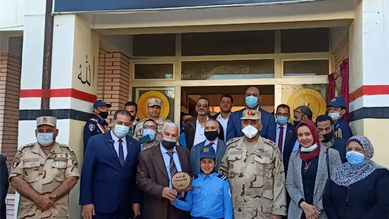 تعليم الاسكندريه وقائد قطاع محافظات الإتجاه الشمالى والغربى يتفقدان مدرسة طوسون الصناعية العسكرية