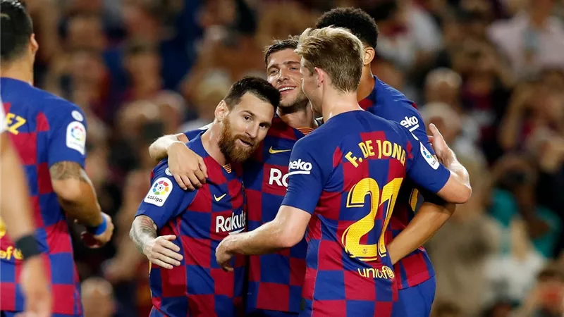 كومان يعلن تشكيل برشلونة امام فيرنكفاروزى بدورى الأبطال