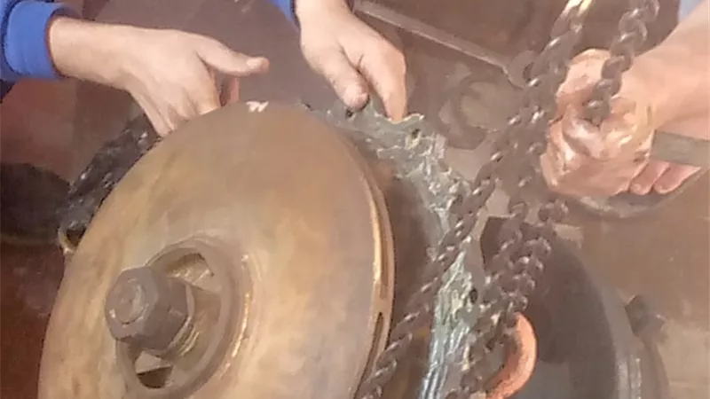 بالصور.. رئيس مياه القناة: غسيل وتطهير مرشحات ومروقات المحطات