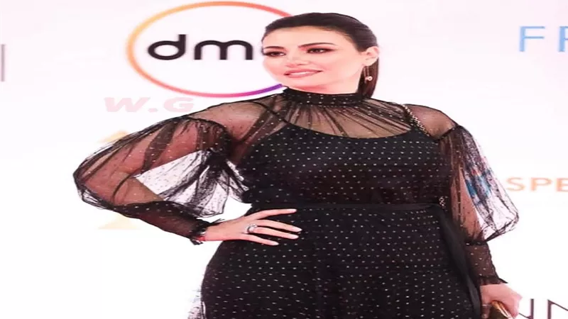 دينا فؤاد تخطف الأنظار بإطلالة راقية بحفل افتتاح مهرجان القاهرة السينمائى