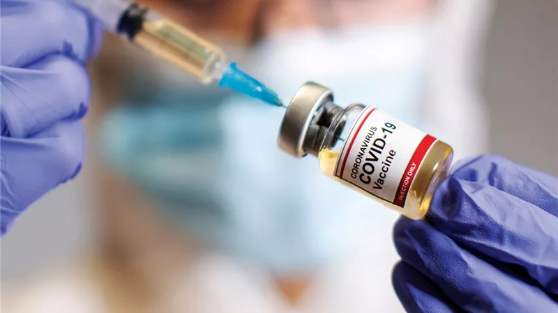 تقديم لقاح كورونا في 50 مستشفى في بريطانيا