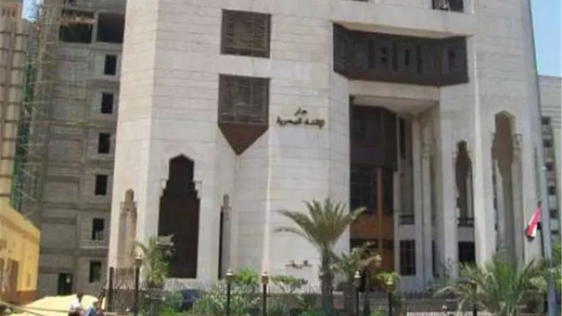 هل يجوز دفن الرجال مع السيدات الاقارب ان كان ابا او اما او اخا اواختا او زوجة