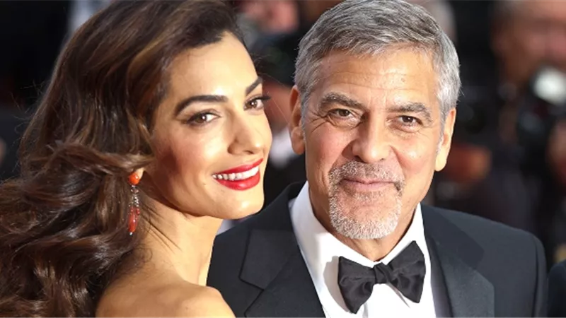 من كواليس السينما العالمية.. جورج كلوني: جلست على ركبتي 20 دقيقة طالبا الزواج من 