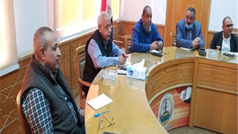 الجمل يدعو العمال للالتزام بإجراءات الوقاية في مواجهة فيروس كورونا