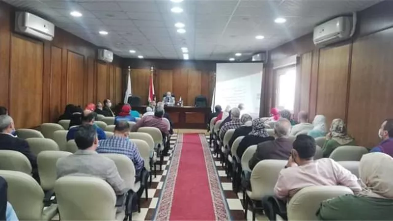 مجاهد يناقش الموقف التنفيذي لمشروع غرف صرف الامطار بمياه القليوبية