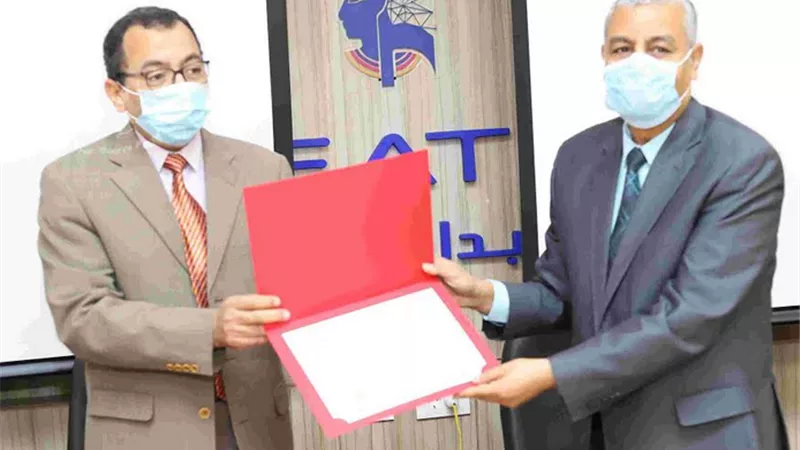 توزيع شهادات دورة TOT بمعهد تكنولوجيا المعلومات بجنوب الوادى