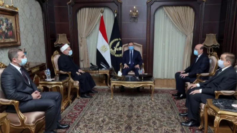 وزير الداخلية يستقبل مفتى الجمهورية ويشيد بدور الافتاء في تجديد الخطاب الدينى