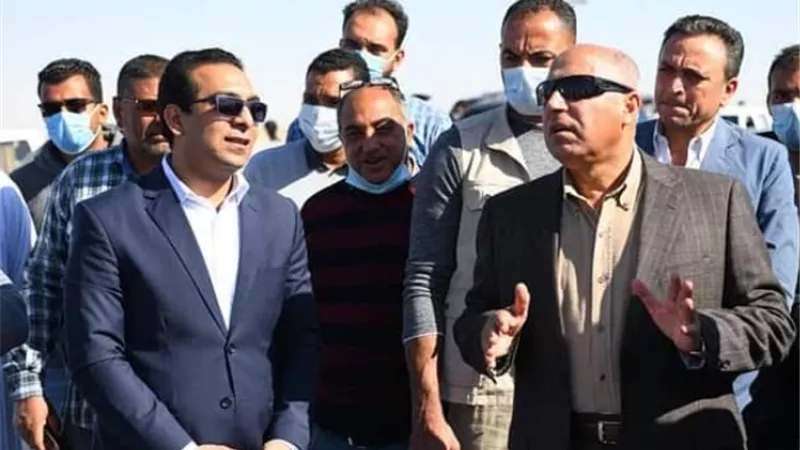 وزير النقل يتفقد محور الشهيد باسم فكرى بقنا