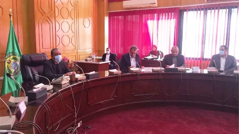 محافظ الإسماعيلية يستعرض اخر ترتيبات جولة الإعادة في انتخابات النواب 2020 .صور