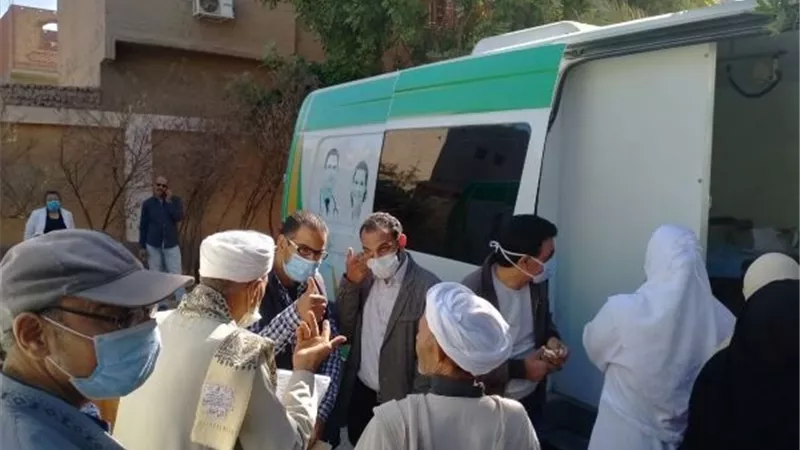 الكشف وعلاج ١١٦٥ مواطن بالقافلة الطبية ببلاد المال قبلى بأبوتشت .. بالصور