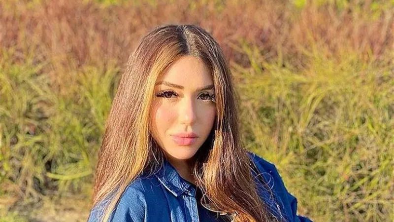 إطلالة مبهجة وملامح رقيقة للنجمة سارة سلامة فى أحدث ظهور لها