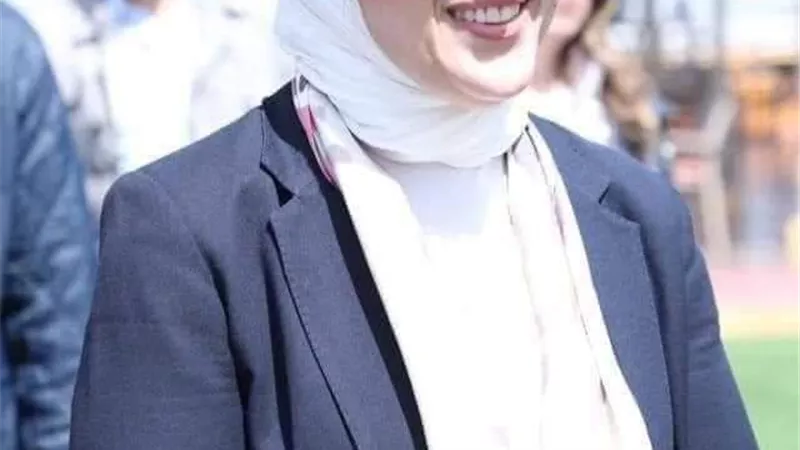 د. هاله زايد تطمئن على صحة مديرة مستشفى ناصر