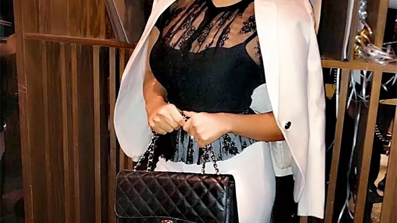 إطلالة كلاسيكية للفنانة شريهان ابوكيلة عبر السوشيال ميديا