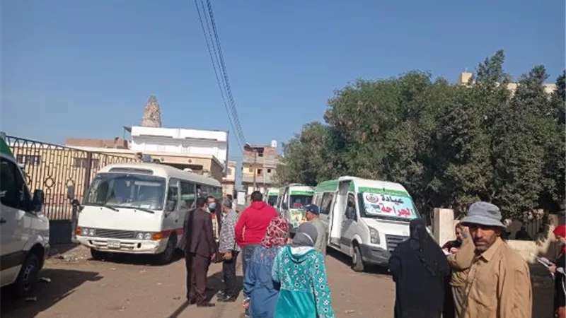 الكشف الطبى على ١٢٠٠مريض بالقافلة الطبية فى الشرقية..بالصور