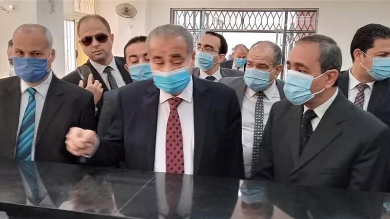 وزير التموين يتفقد مركز خدمة المواطنين في الإسماعيلية