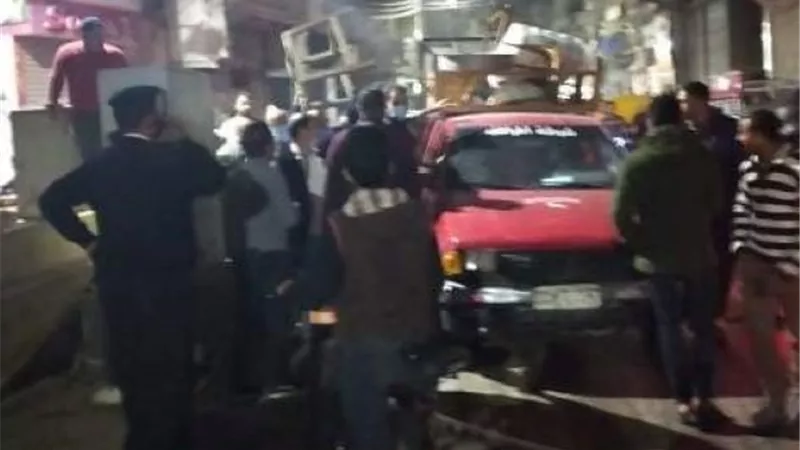 رفع الإشغالات من الشوارع لفتح الحركة أمام المواطنين فى الشرقية.. بالصور