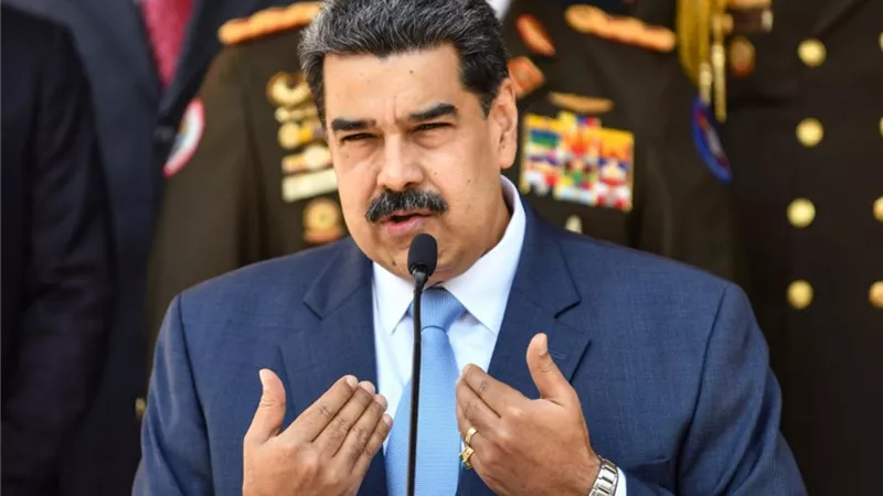 يتعهد بالعمل سائقاً.. رئيس فنزويلا عن خسارة حزبه الانتخابات